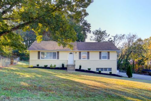 300 Centeroak Dr, Knoxville, TN 37920-5226