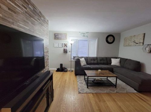 4317 89th St, Milwaukee, WI 53228-2811