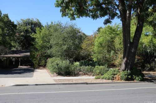 121 6th St, Ontario, CA 91762-1301