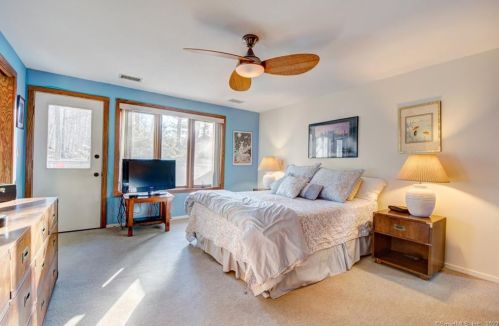 139 Wyneding Hill Rd, Manchester CT  06040-6608 exterior