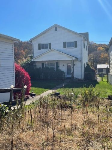 615 Snyder St, South Connellsville, PA 15425-2818
