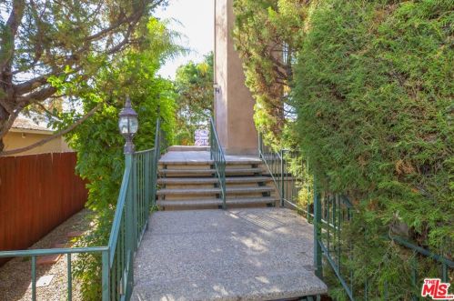 14850 Hesby St, Van Nuys, CA 91403-1659
