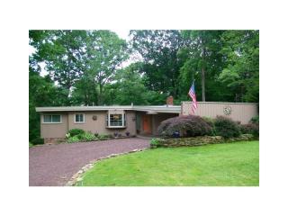 2904 Autumnwood Dr, Glenshaw, PA 15116-1508
