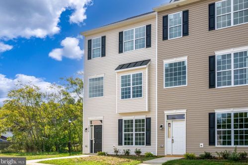 1010 Wicklow Dr, Fredericksburg VA  22401-2722 exterior