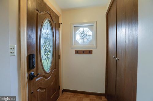 30 Sharon Rd, West Enola, PA 17025-1823
