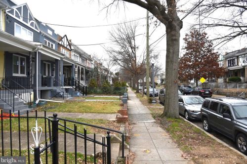 651 Hamilton St, Washington, DC 20011-4029