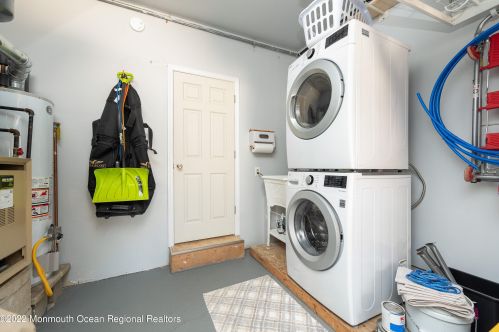 32 Royal Dr, Bricktown NJ  08723-6731 exterior