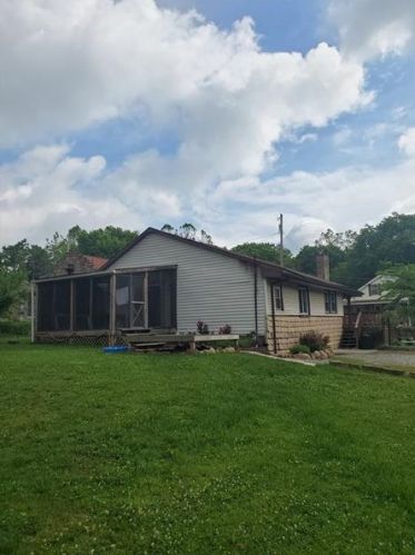 121 Narrows Rd, South Connellsville PA  15425-6145 exterior