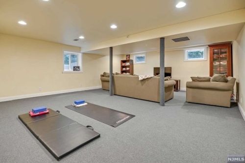 11 Cherokee Trl, Oakland NJ  07436-3011 exterior