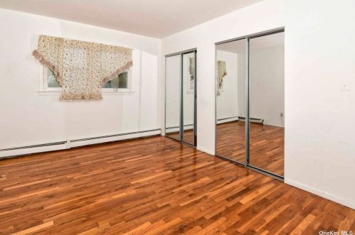 43 Julie Cres, Central Islip NY  11722-4907 exterior