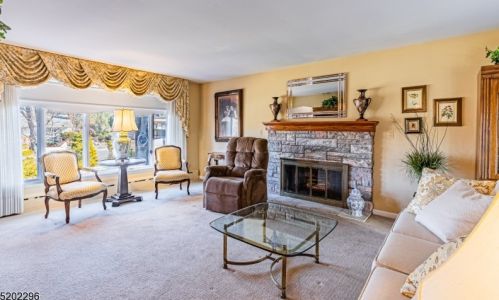 262 Overmount Ave, West Paterson NJ  07424-3284 exterior