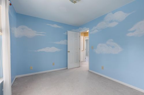 8526 Woodcreek Dr, Florence KY  41042-8237 exterior