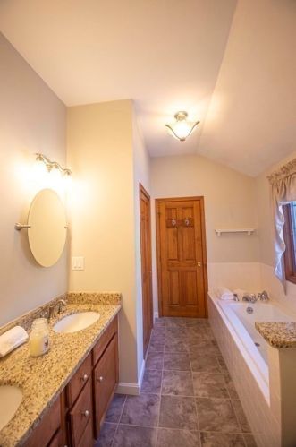 31 Jerome St, Berkley MA 02779-1121 exterior