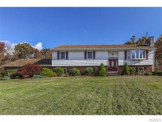 18 Stanley Ct, Kent Lakes, NY 10512-5033