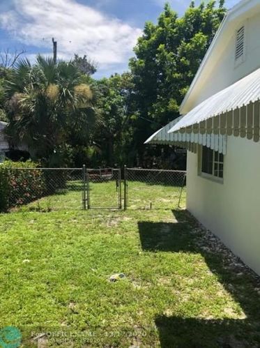 644 56, West Palm Beach FL  33407-2507 exterior