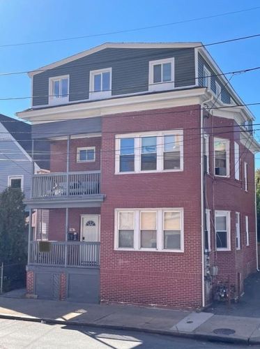 167 Dexter St, Providence, RI 02907-2404