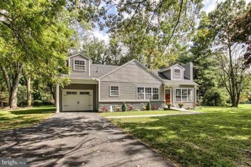 33 Country Club Rd, Carlisle, PA 17015-8887