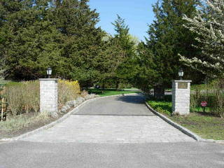 8 Amber Ln, West Hampton, NY 11977-1433