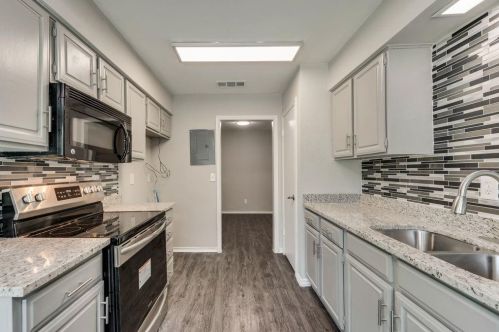 8715 Normandale St, Fort Worth, TX 76116-4818