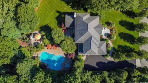 17 Miles Ln, Mount Sinai, NY 11766-2118