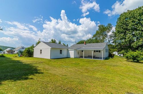 23 Mcintosh Ave, Uncasville CT  06382-2227 exterior
