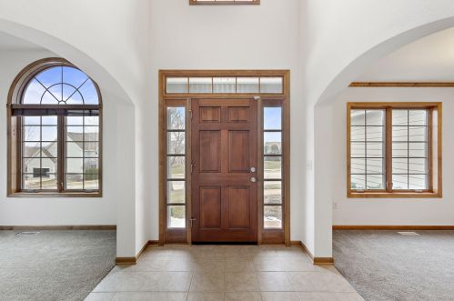 1627 Deer Trl, Waukesha, WI 53189-8240