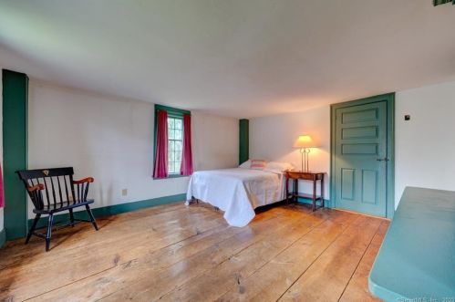 35 Smith St, Middletown CT  06457-1740 exterior