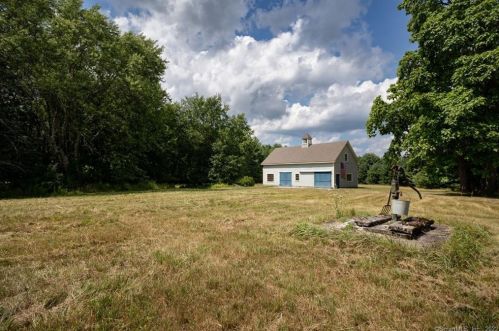 453 Cedar Ln, New Hartford, CT 06057-2405