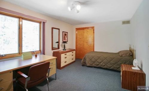 236 Gilbert Ave, Elmwood Park NJ  07407-2813 exterior