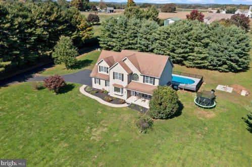 4424 Newark Rd, Cochranville, PA 19330-1601