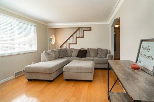 295 Pheasant Dr, Pittsburgh, PA 15235-3161