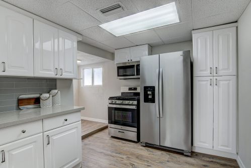 2040 Upland Rd, West Palm Beach, FL 33409-6430