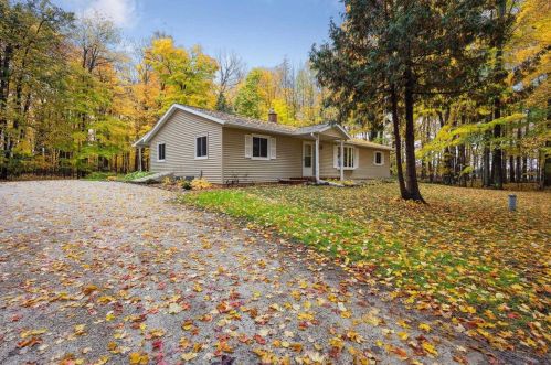 2400 Cloverleaf Rd, Sturgeon Bay, WI 54235-9484