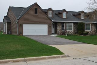 7708 Maple Ridge Ct, Hales Corners, WI 53132-9198
