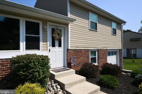 493 Adrian Rd, Collegeville, PA 19426-1603