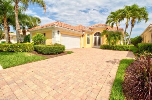 7683 Hernando Ct, Naples, FL 34114-2645