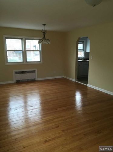 510 Longview Ave, Cliffside Park NJ  07010-1614 exterior