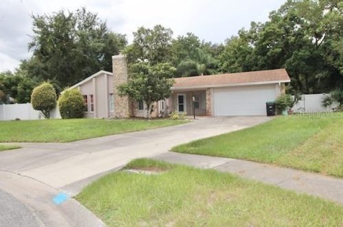 8438 Bay Oak Ct, Orlando FL  32810-1804 exterior