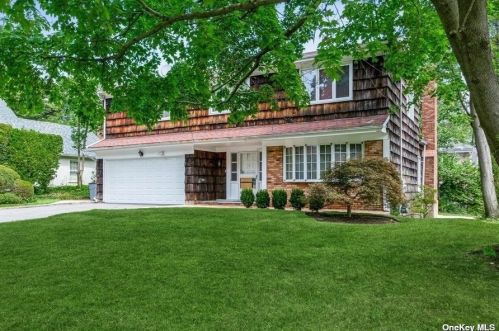 1 Hemsley Ln, Great Neck, NY 11023-1311