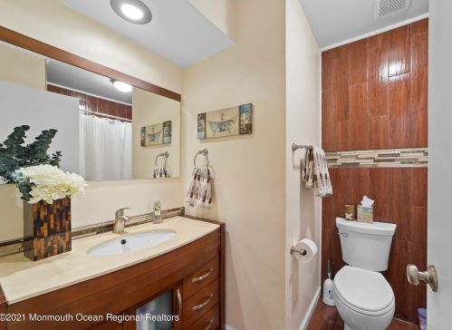 15 Sandburg Dr, Morganville NJ  07751-1428 exterior