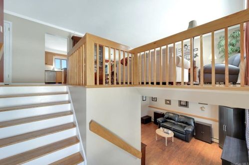 68 Branchville Rd, Valley Cottage, NY 10989-1413