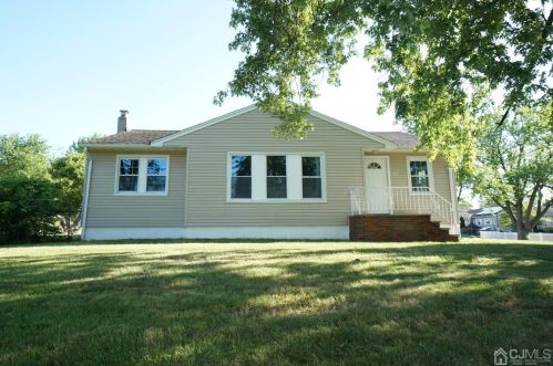 212 Metuchen Ave, Woodbridge, NJ 07095-1219