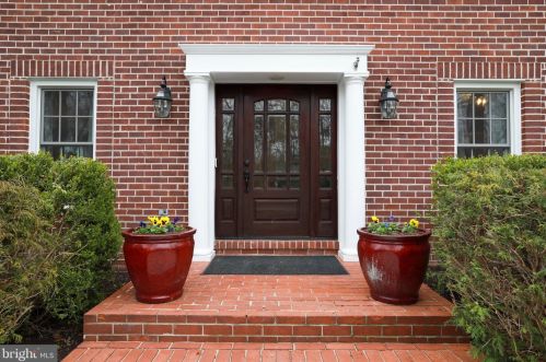 5550 Wide Oak Ct, Woodbridge VA  22192-6036 exterior