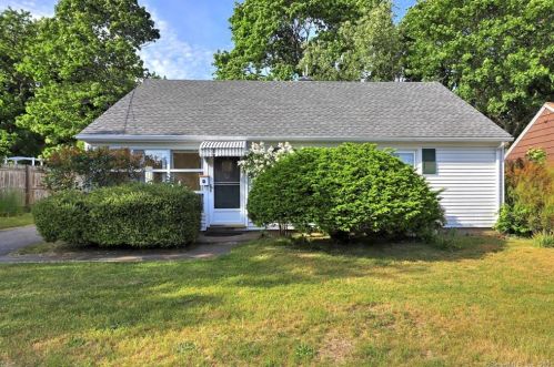 23 Sparrowbush Ln, Milford, CT 06460-6918
