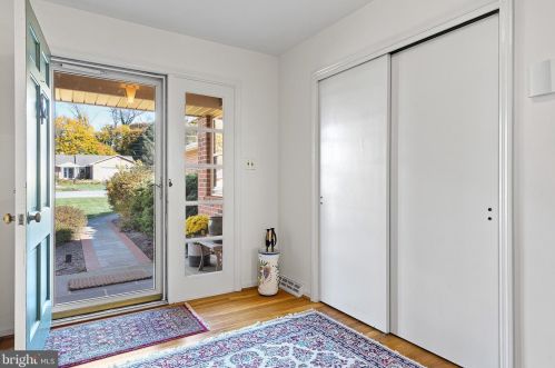 14 Breeze Hill Rd, Wilmington, DE 19807-1412