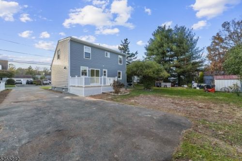 221 18th Ave, Manville NJ  08835-1629 exterior