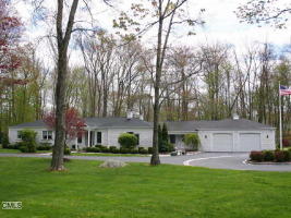 18 Woodlawn Dr, Ridgefield, CT 06877-5120