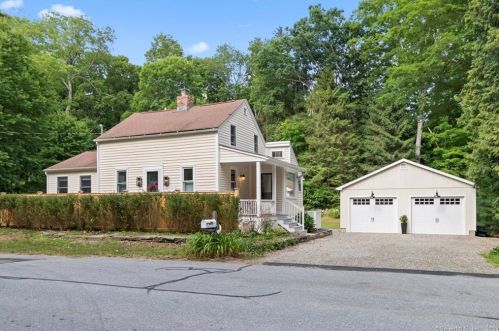 99 Book Hill Rd, Essex CT  06426-1322 exterior