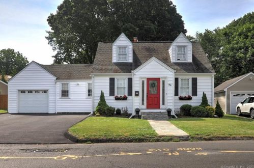 52 Old Point Rd, Milford, CT 06460-5511