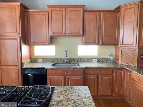 6766 Sycamore Park Dr, Haymarket VA  20169-2995 exterior